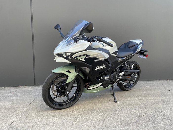 2026 Kawasaki Ninja 500 SE Ninja Beige