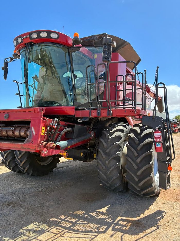 CASE IH 8230 Harvester