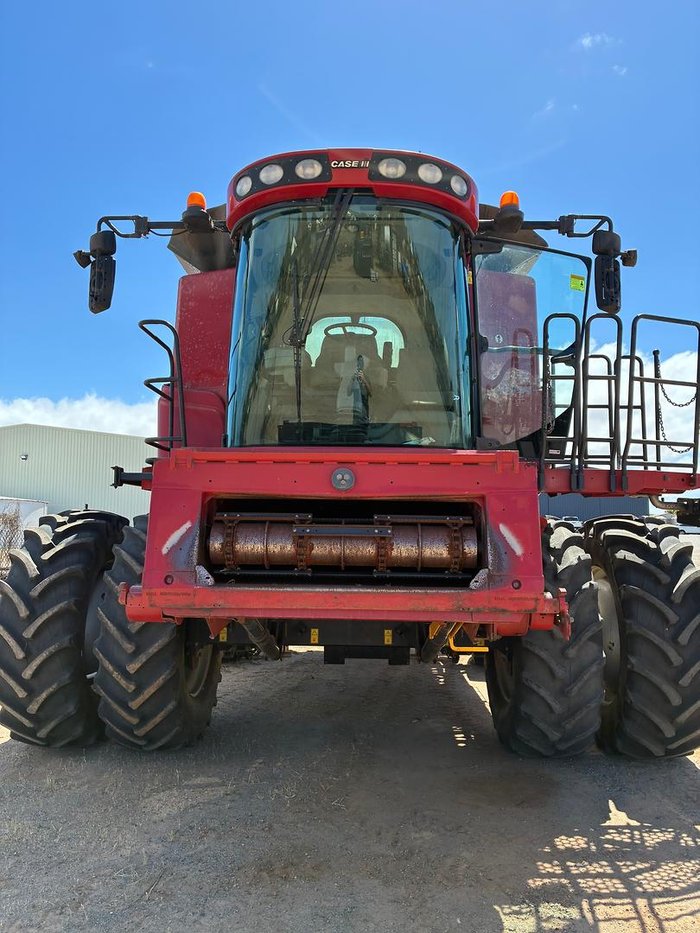 CASE IH 8230 Harvester