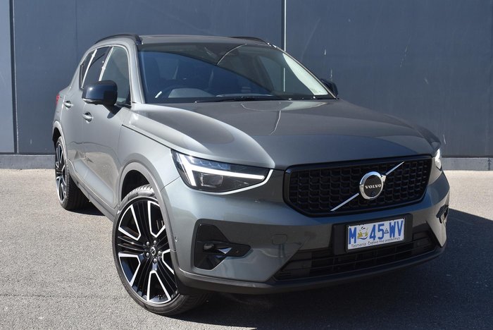 2025 Volvo XC40