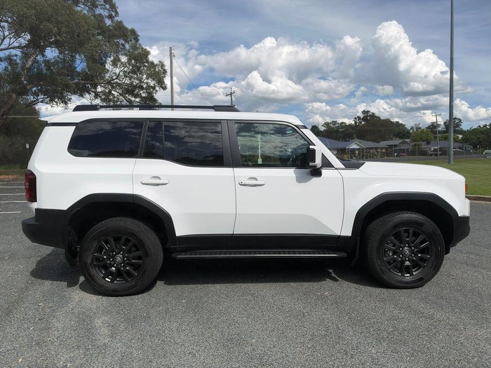 2024 Toyota Landcruiser Prado