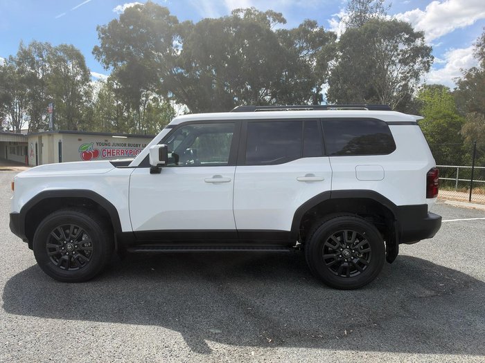 2024 Toyota Landcruiser Prado