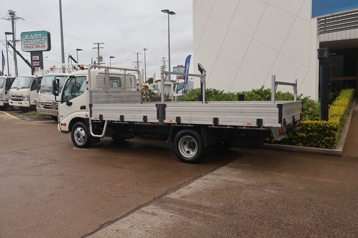 2022 HINO DUTRO