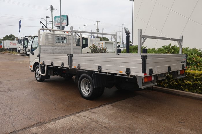 2022 HINO DUTRO