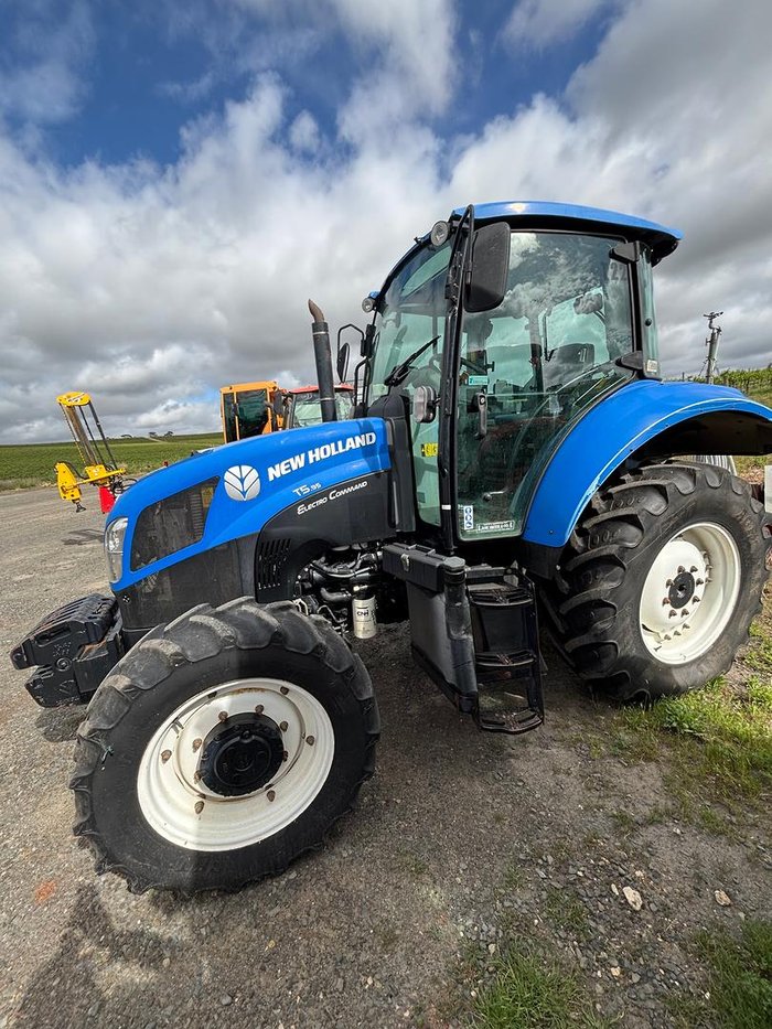 2017 New Holland T5.95