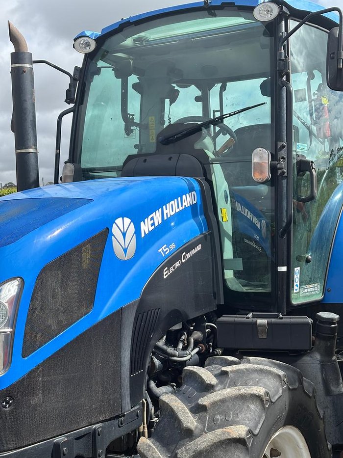 2017 New Holland T5.95