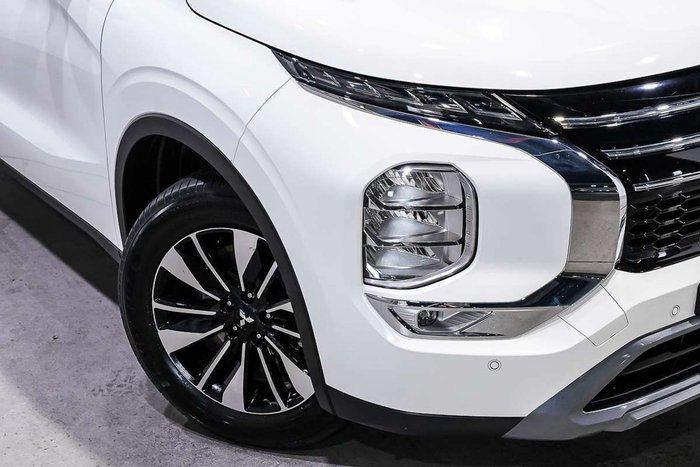 2025 Mitsubishi Outlander LS