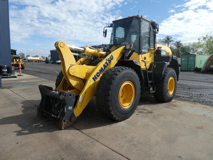 2019 Komatsu WA320 8