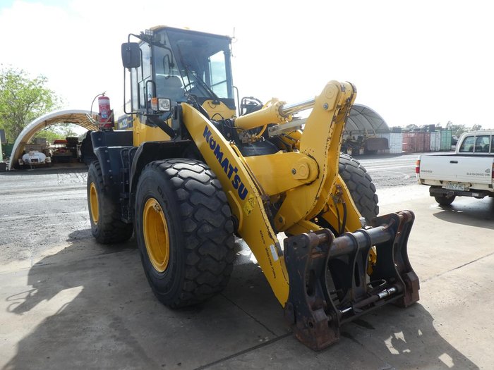 2019 Komatsu WA320 8