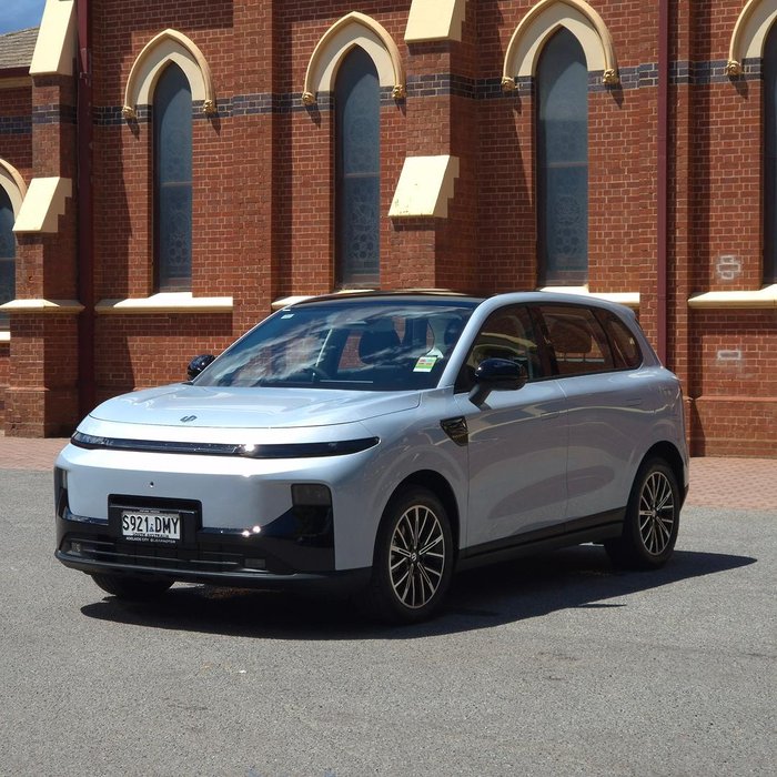 2026 Leapmotor B10 Style Hybrid EV