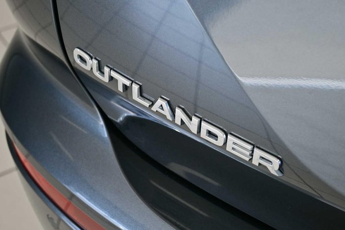 2025 Mitsubishi Outlander LS