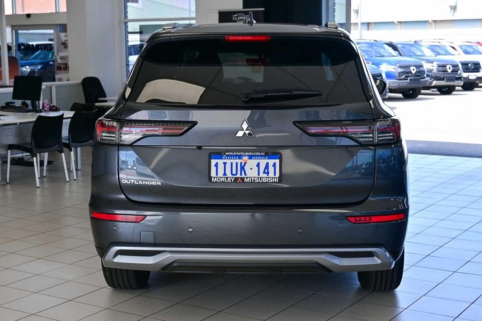 2025 Mitsubishi Outlander LS