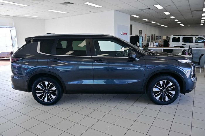 2025 Mitsubishi Outlander LS