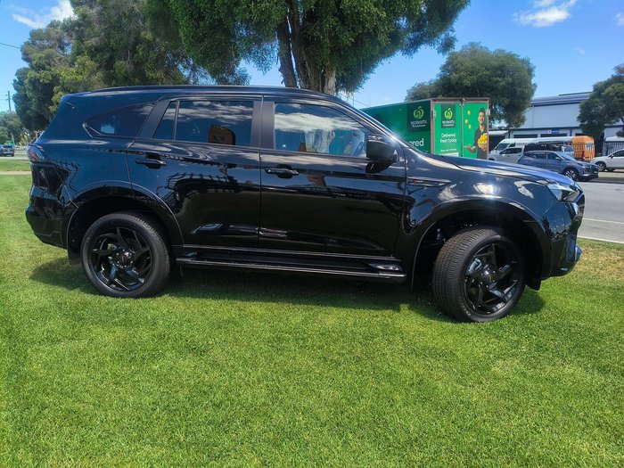 2025 Isuzu MU-X X-TERRAIN