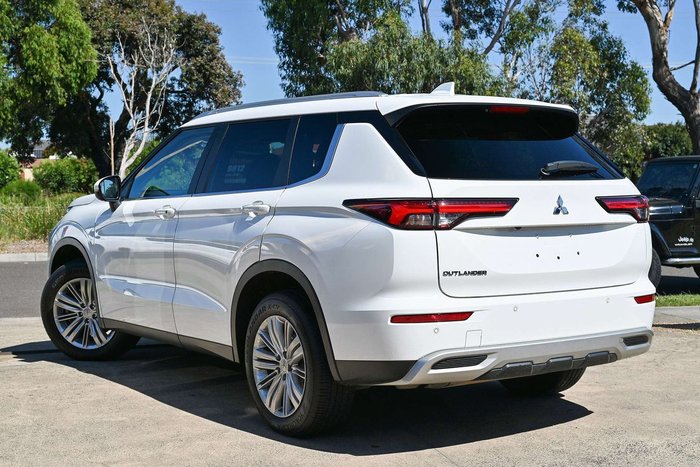 2022 Mitsubishi Outlander LS