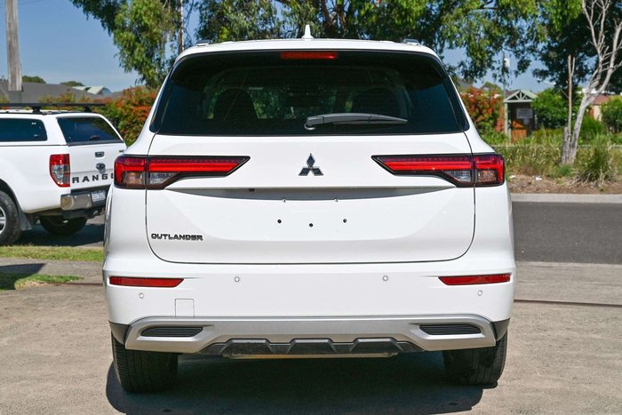 2022 Mitsubishi Outlander LS