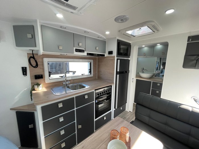 2026 Hilltop Caravans Feathertop 17’6