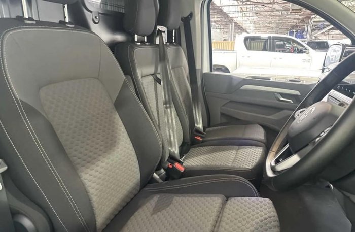2025 Volkswagen Transporter TDI390