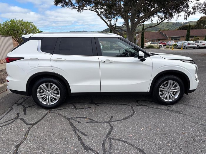 2021 Mitsubishi Outlander LS