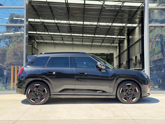 2025 MINI Aceman JCW E Favoured
