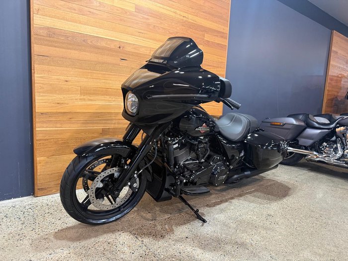 2025 Harley-Davidson Street Glide 117 (FLHX)