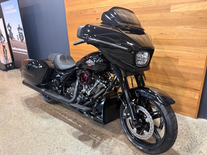 2025 Harley-Davidson Street Glide 117 (FLHX)