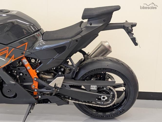 2026 KTM 990 RC R RC Black