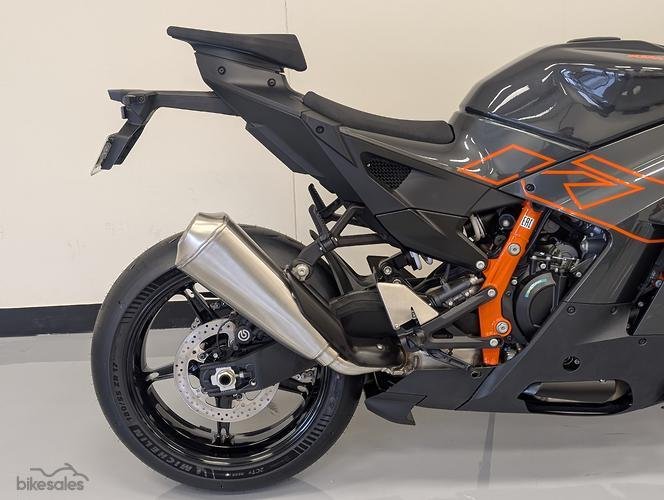 2026 KTM 990 RC R RC Black