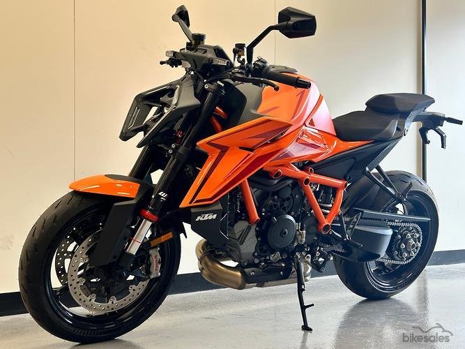2026 KTM 1390 Super Duke R Super Duke Orange