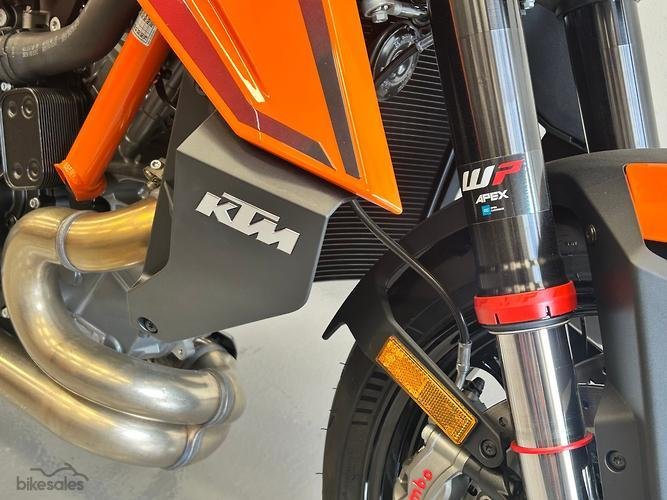 2026 KTM 1390 Super Duke R Super Duke Orange