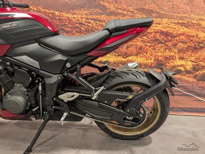 2026 Triumph Trident 800 Trident Red
