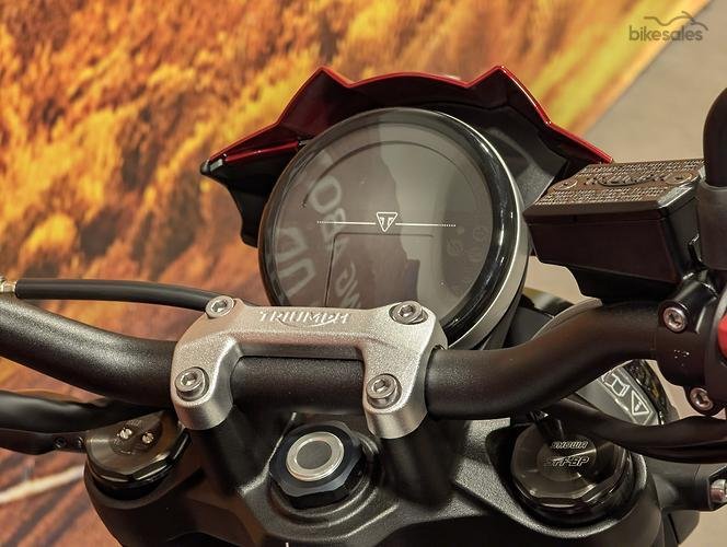 2026 Triumph Trident 800 Trident Red