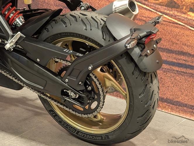 2026 Triumph Trident 800 Trident Red