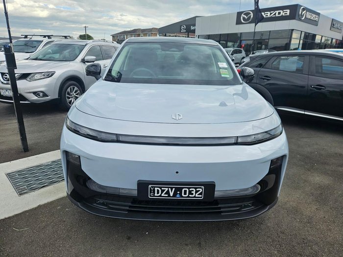 2026 Leapmotor B10 Design LR