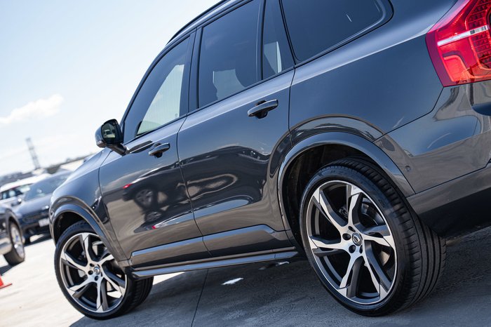 2021 Volvo XC90 T6 R-Design