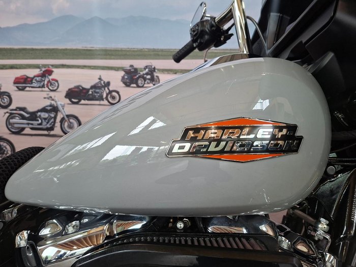 2025 Harley-Davidson Street Glide 117 (FLHX)
