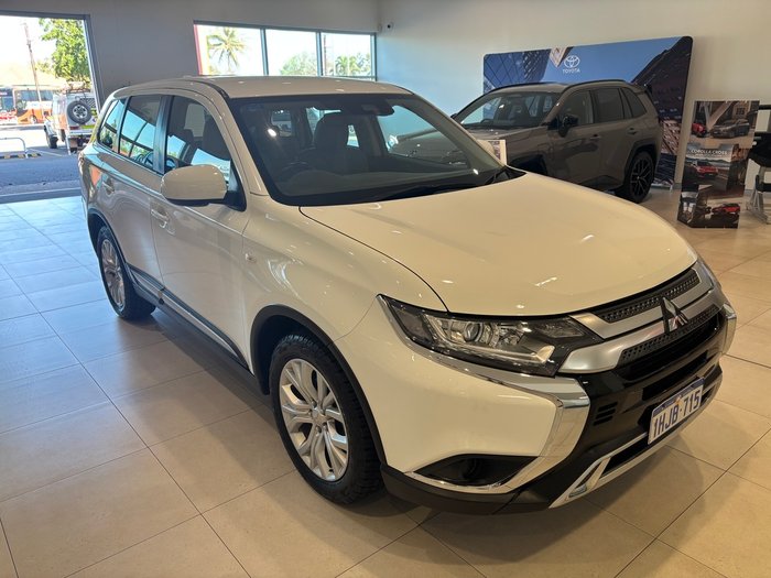 2021 MITSUBISHI OUTLANDER ES 7 SEAT (2WD)