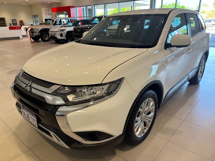 2021 MITSUBISHI OUTLANDER ES 7 SEAT (2WD)