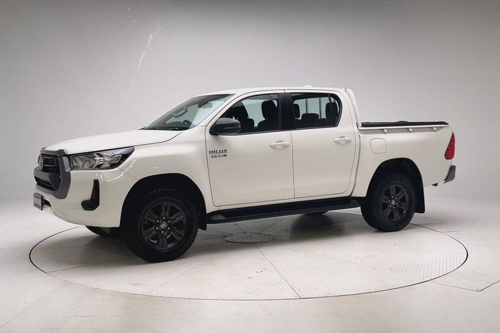 2023 Toyota Hilux SR
