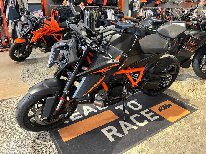 2026 KTM 1390 Super Duke R Super Duke Black