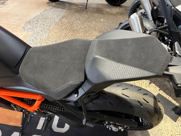 2026 KTM 1390 Super Duke R Super Duke Black