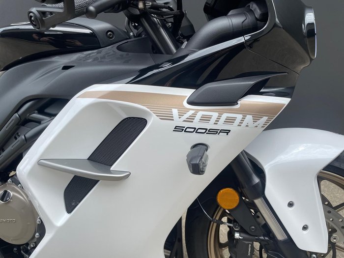 2025 CFMOTO 500 SR Voom SR White