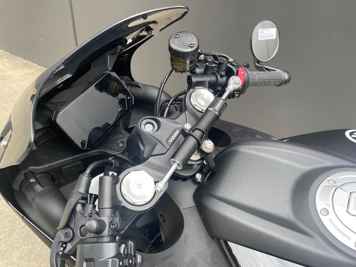 2025 CFMOTO 500 SR Voom SR White