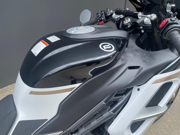 2025 CFMOTO 500 SR Voom SR White