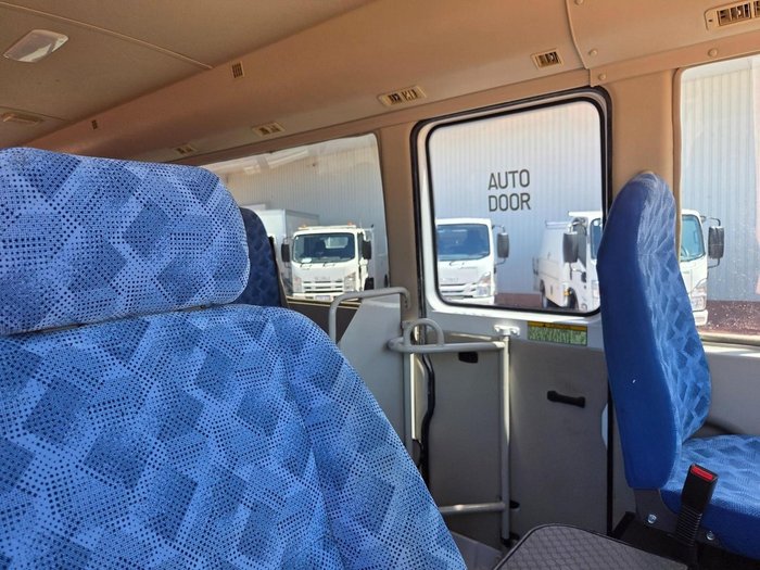 2015 Fuso Rosa 25 seat AUTO Deluxe Bus