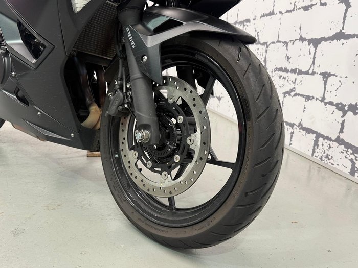 2026 Kawasaki Ninja 500 (EX500G) Ninja Black