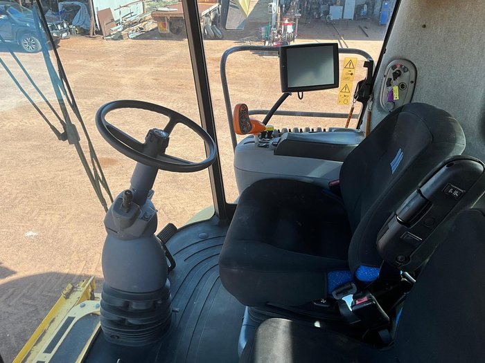 2013 New Holland Cr7090 & D65