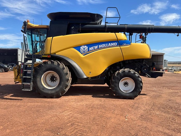 2013 New Holland Cr7090 & D65