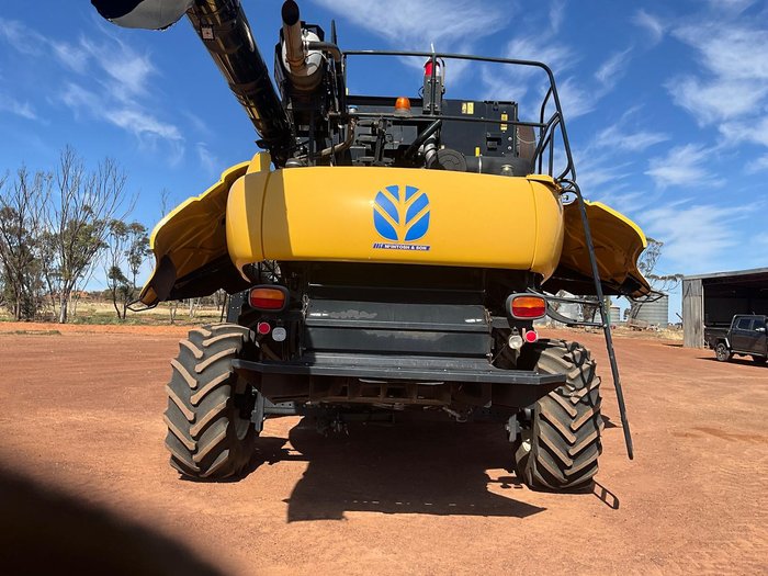 2013 New Holland Cr7090 & D65