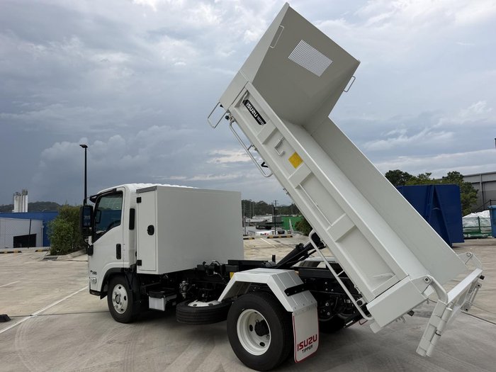 2026 Isuzu N Series NMR 65/45-150 DT D28 Tipper